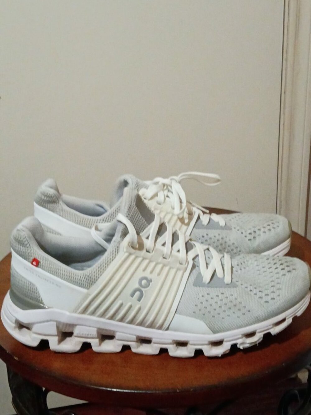 On Shoes Womens Size 9 Cloudswift Glacier White Gray Walk Run 41.99579 Sneaker